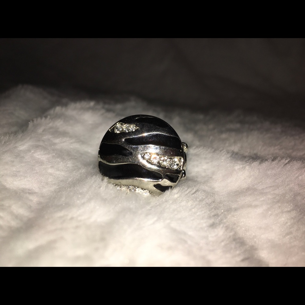 Adjustable zebra print ring